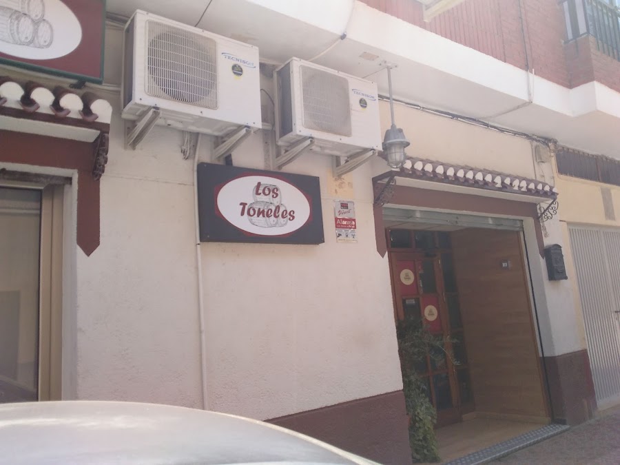 Los Toneles