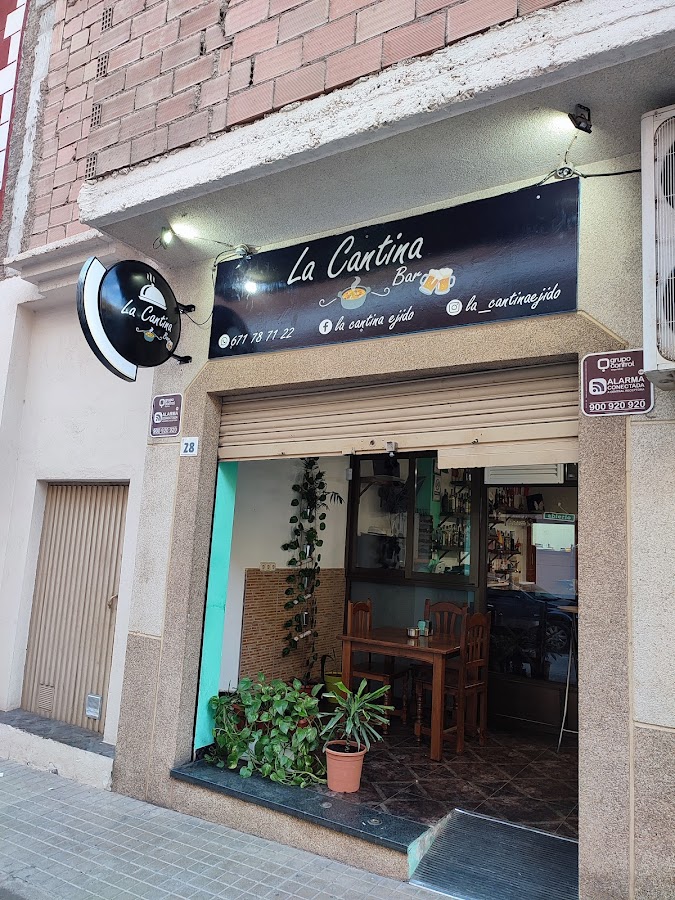 LA CANTINA