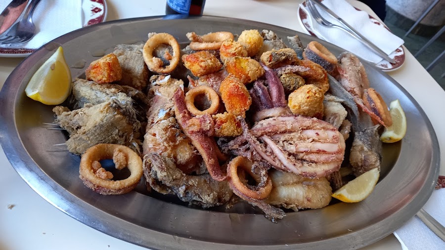 Los DOMÍNGUEZ BAR•RESTAURANTE.