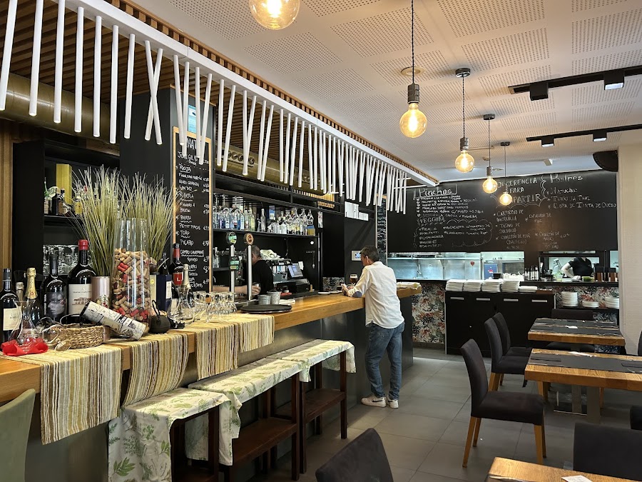 Restaurante Cuatro Hojas (by Juanjo Carabajal)