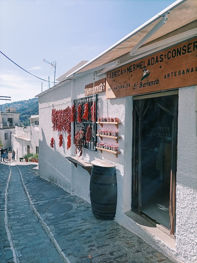 Tienda-Bodega El Barranco